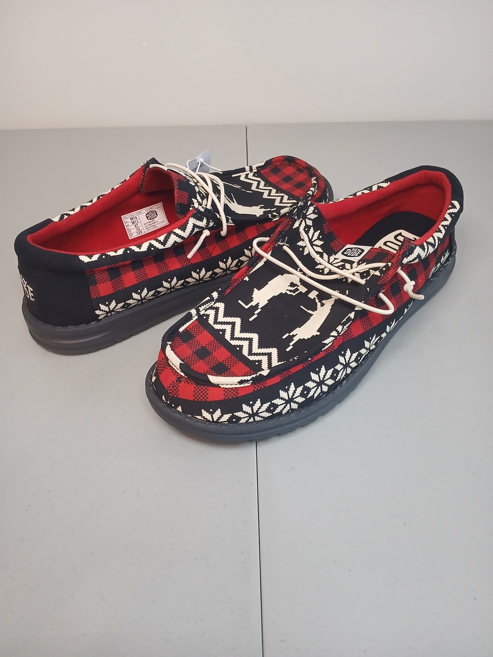 Hey Dude Wally Holiday Cheers Red & Black Multi Slip On Shoes 14 New!
